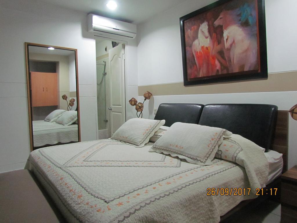 Rizzo Plaza Hotel Тумбес Екстериор снимка